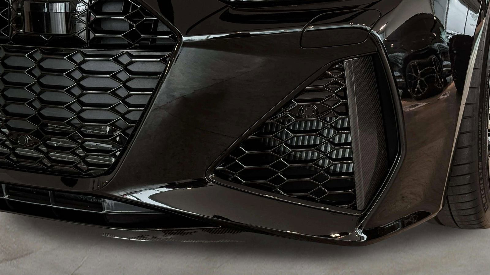 Used 2023 Audi RS 6 w/ Carbon Optic Package image 62