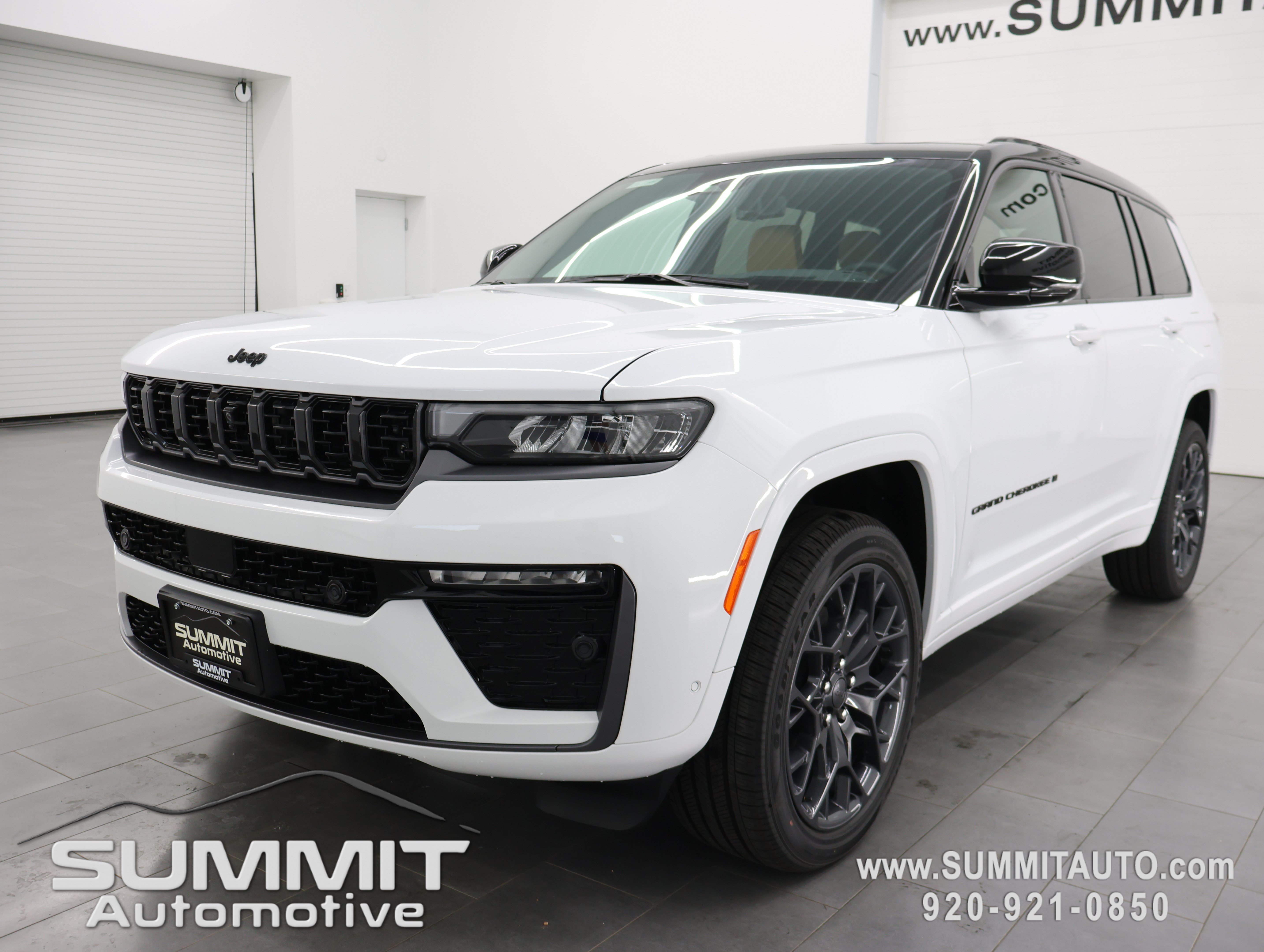 New 2026 Jeep Grand Cherokee L Summit w/ Obsidian Package AWD/4WD image 7
