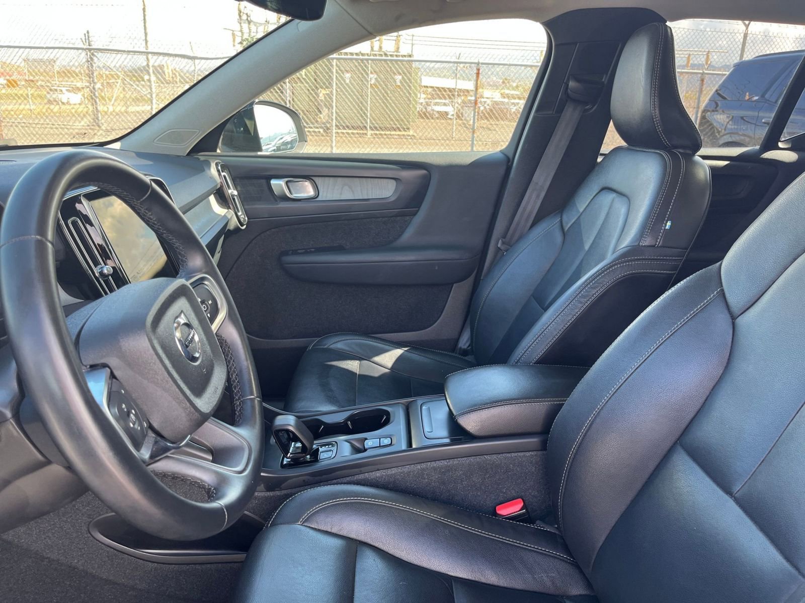 Used 2024 Volvo XC40 B5 Core AWD/4WD image 30