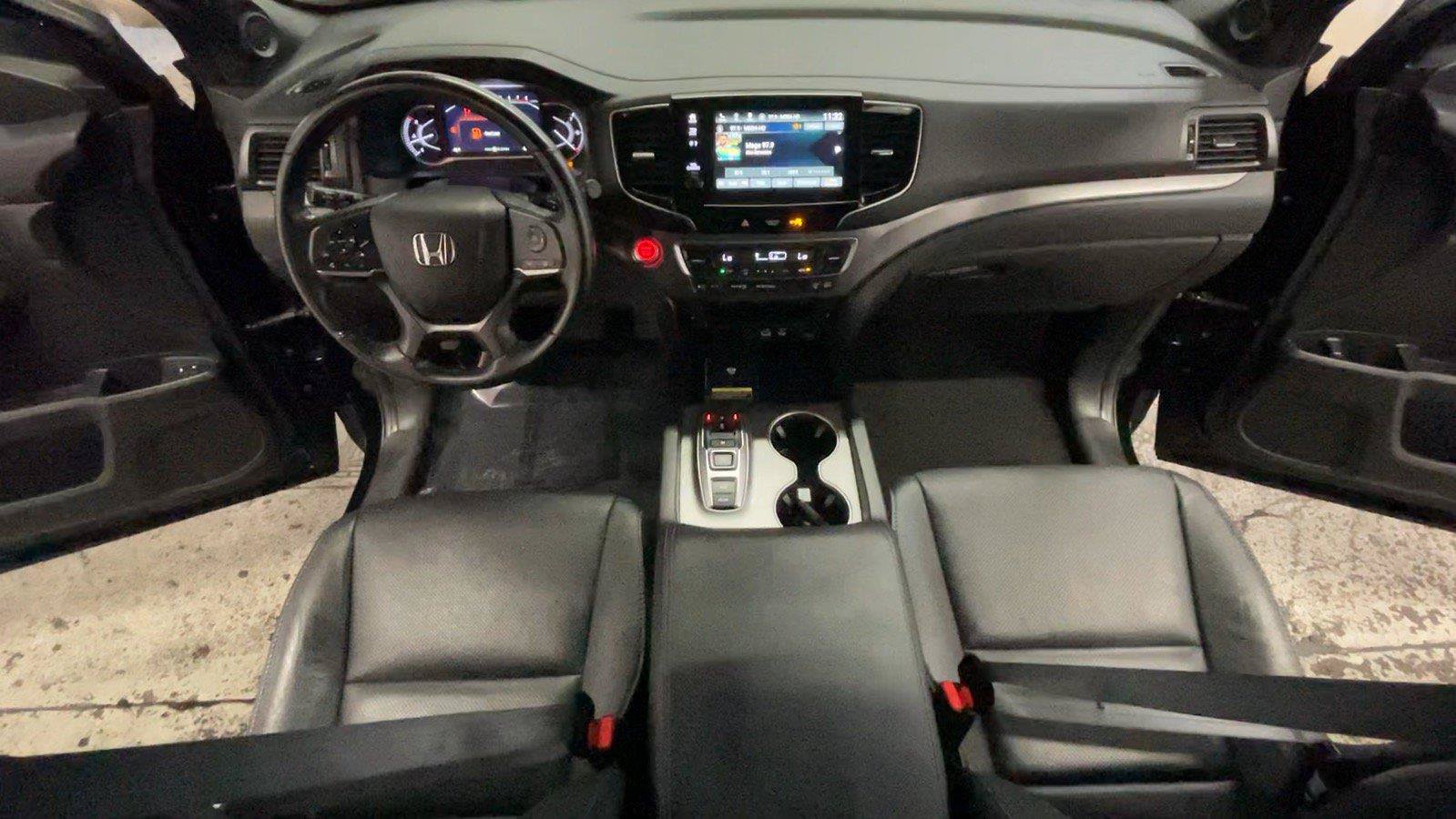 Certified 2025 Honda Passport EX-L image 28