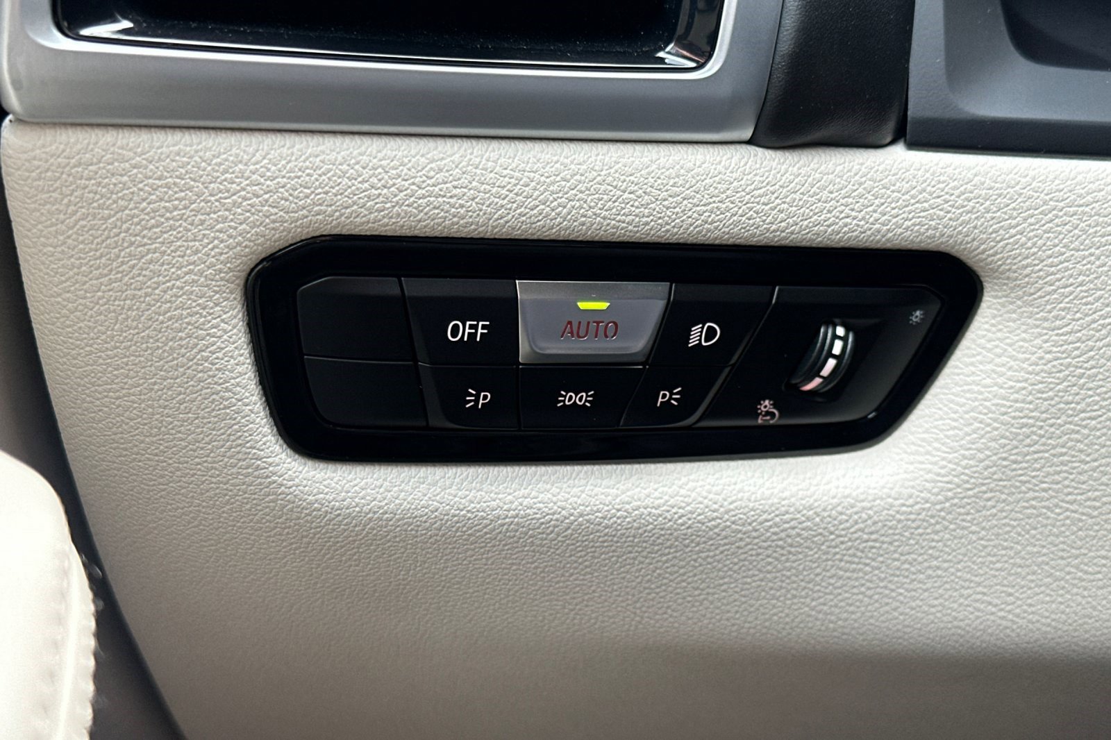 Certified 2025 BMW M850i xDrive w/ M Sport Professional Package image 36