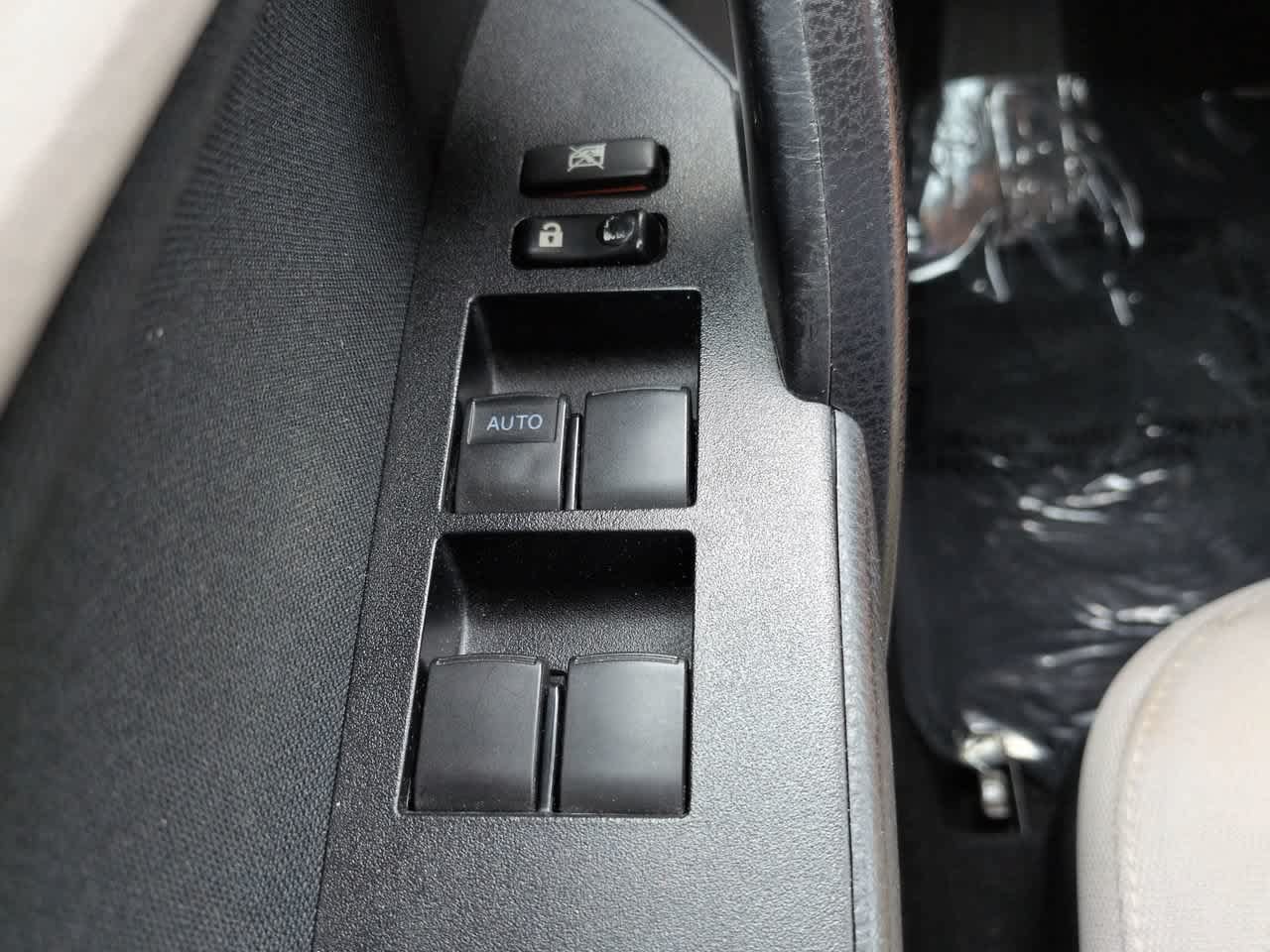 Used 2015 Toyota Corolla LE FWD image 21
