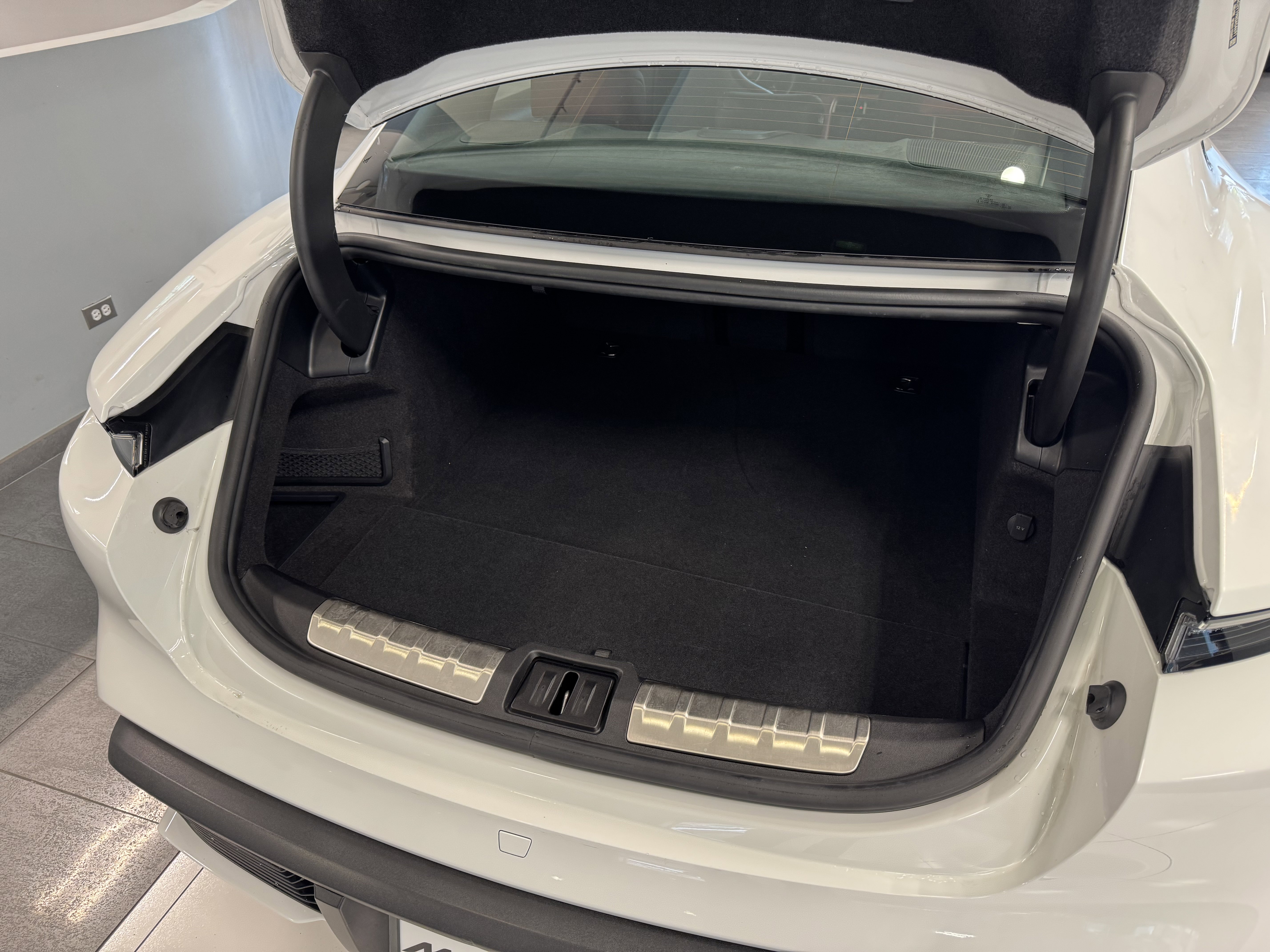 Used 2022 Porsche Taycan image 18