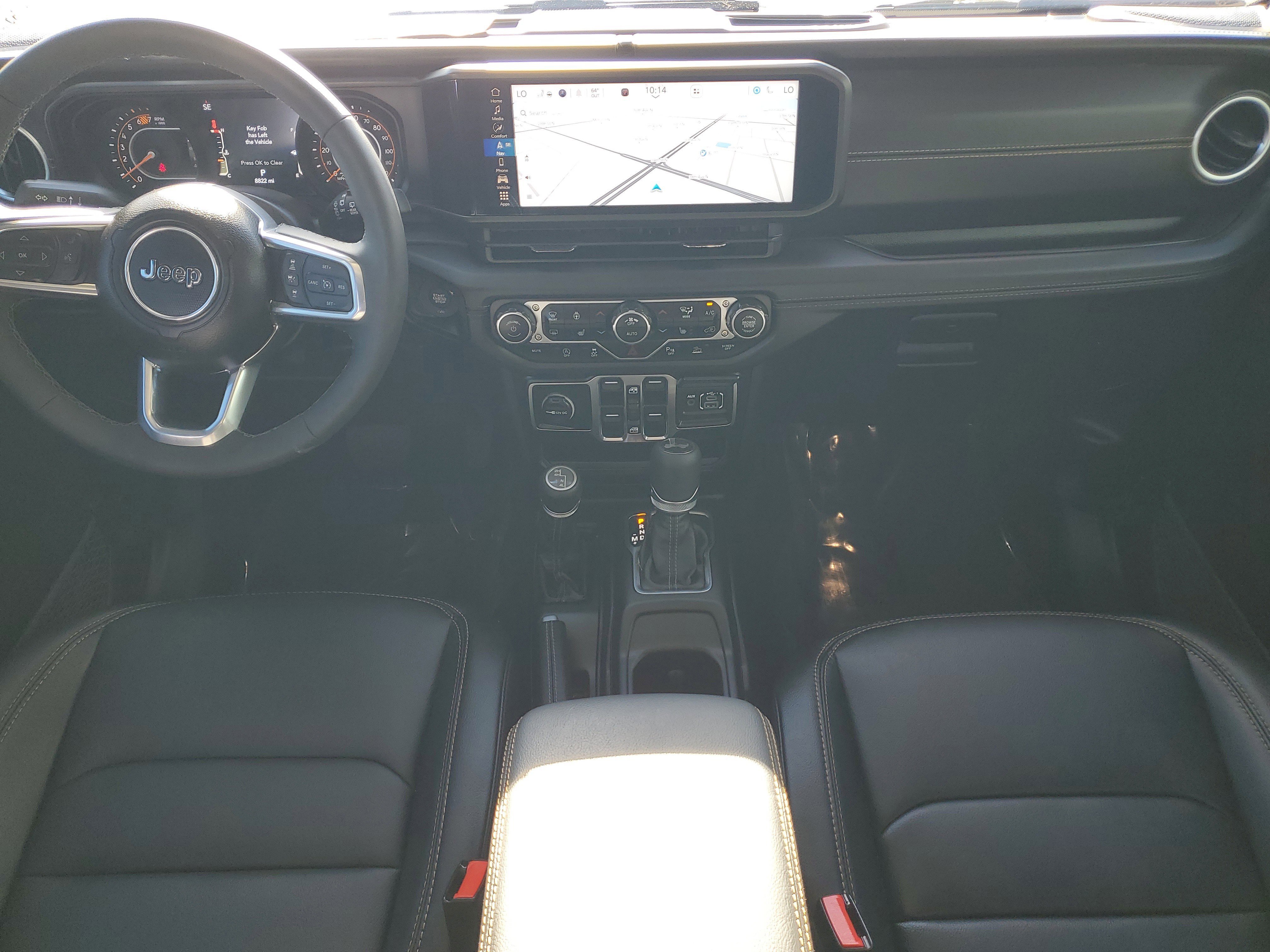 Used 2025 Jeep Wrangler Sahara image 13