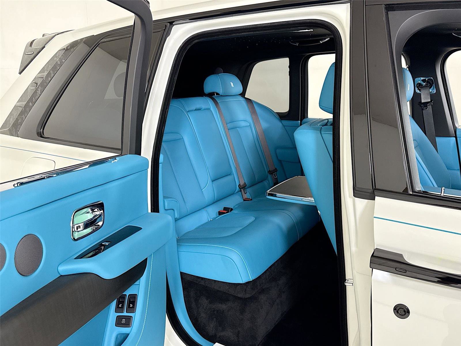 Used 2026 Rolls-Royce Cullinan AWD/4WD image 34