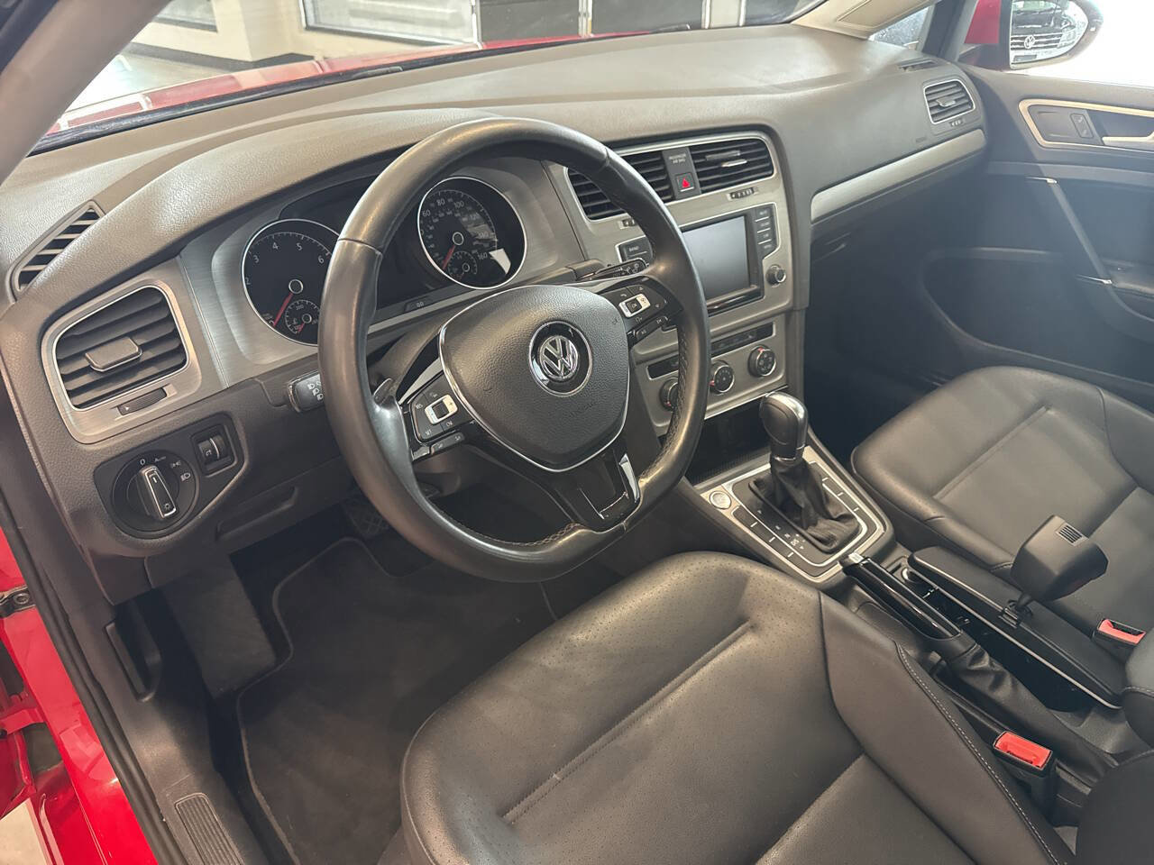 Used 2017 Volkswagen Golf Wolfsburg Edition FWD image 18