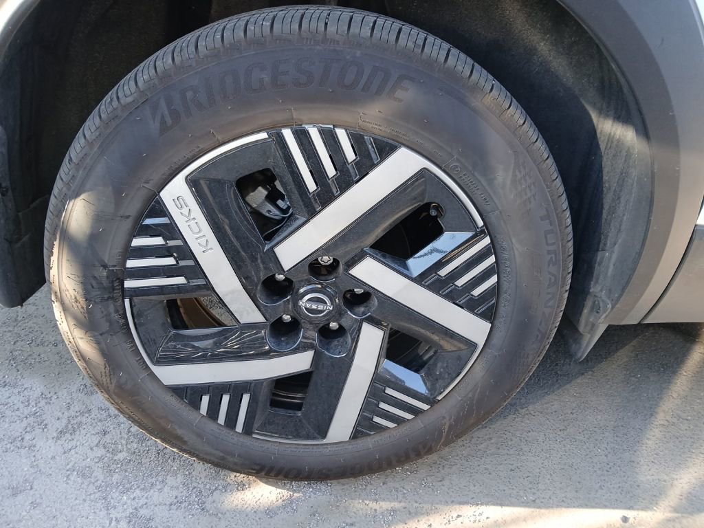 Certified 2025 Nissan Kicks SV FWD image 4