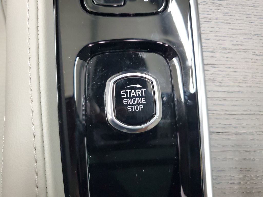 New 2025 Volvo XC90 B6 Plus w/ Protection Package Premier image 33