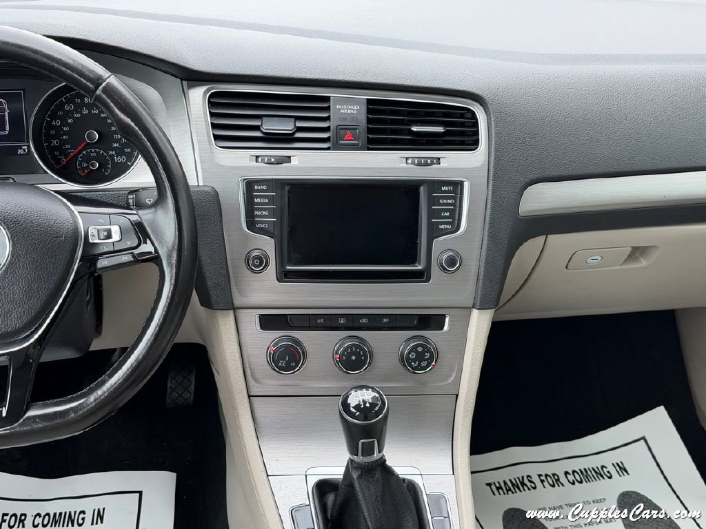 Used 2016 Volkswagen Golf S image 17