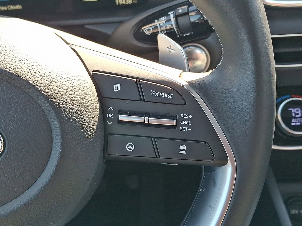 Used 2022 Hyundai Sonata Limited w/ Preferred Accessory Package image 10