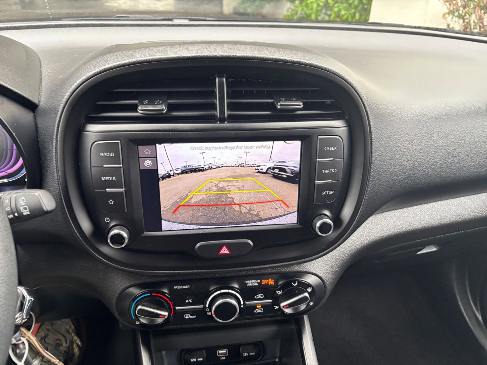 Used 2025 Kia Soul LX w/ LX Technology Package FWD image 24