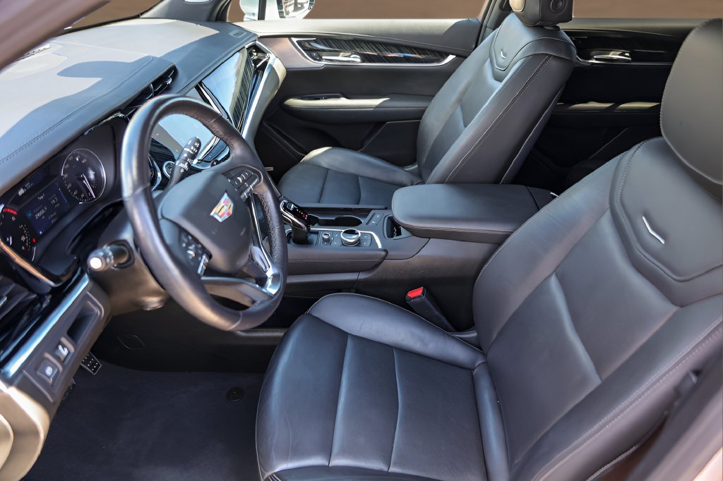 Certified 2025 Cadillac XT6 Premium Luxury FWD image 9