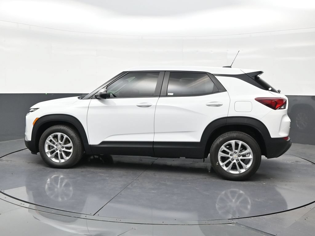 Used 2025 Chevrolet TrailBlazer LS FWD image 2