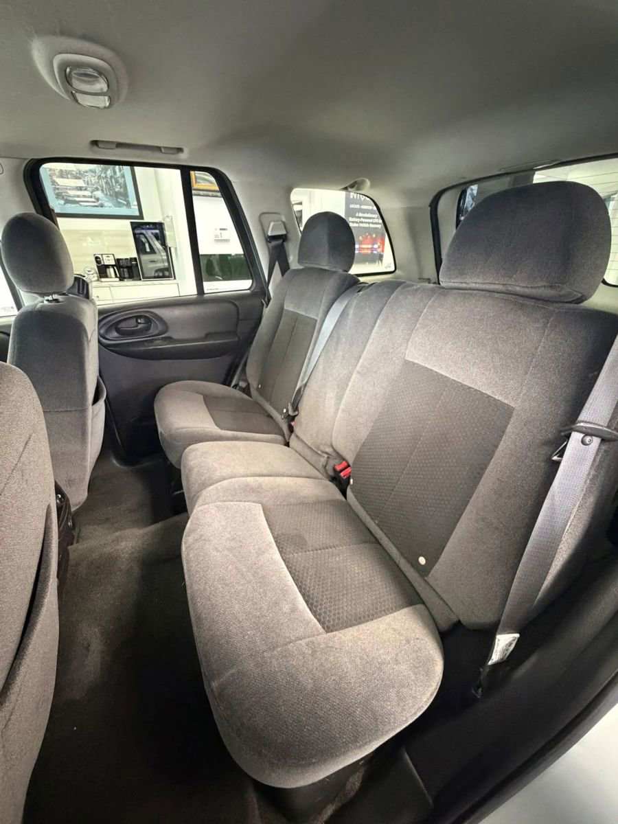 Used 2008 Chevrolet TrailBlazer LT w/ Sun And Sound Package image 12