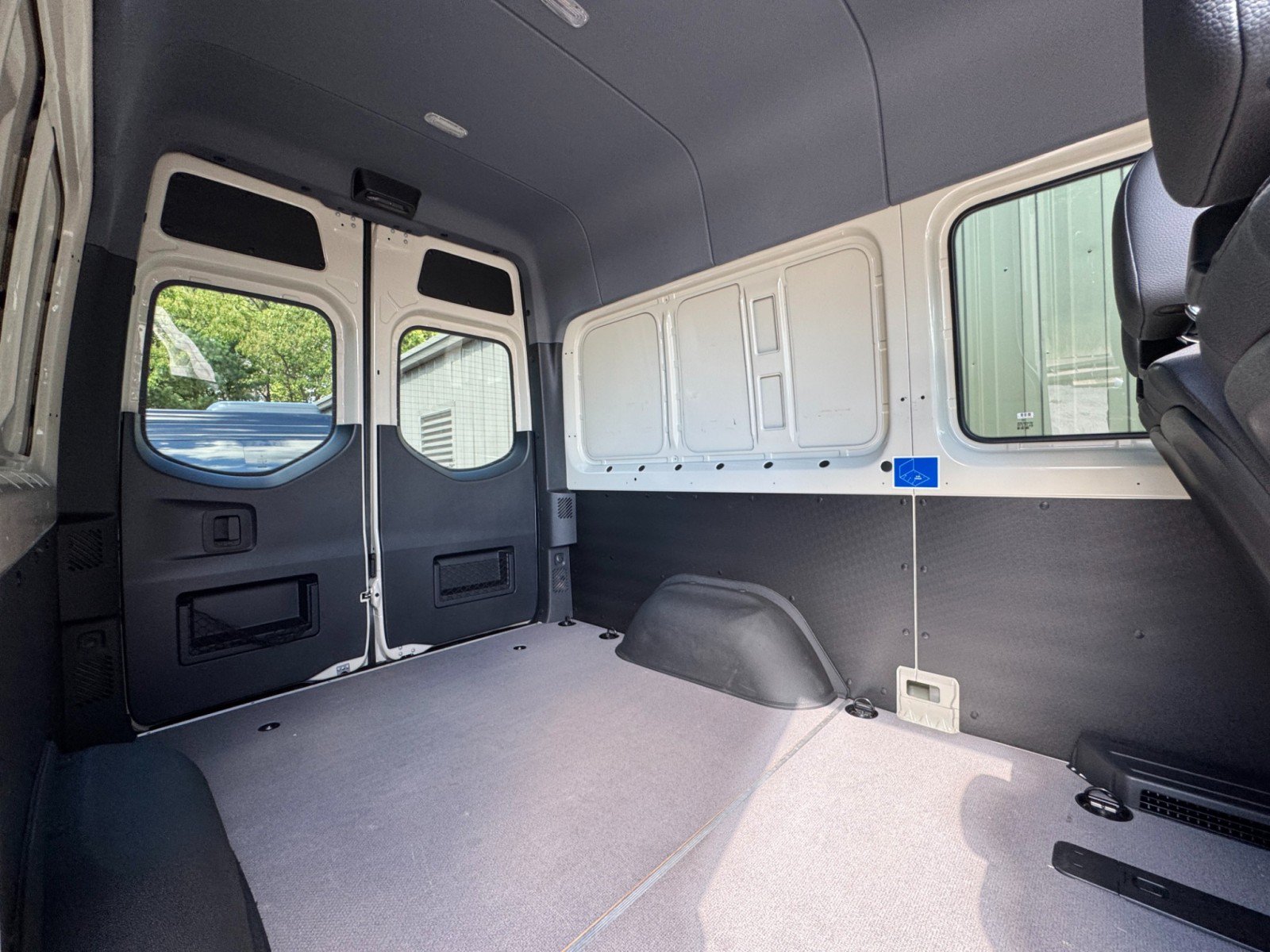 Used 2021 Mercedes-Benz Sprinter 2500 w/ Comfort Plus Package image 35