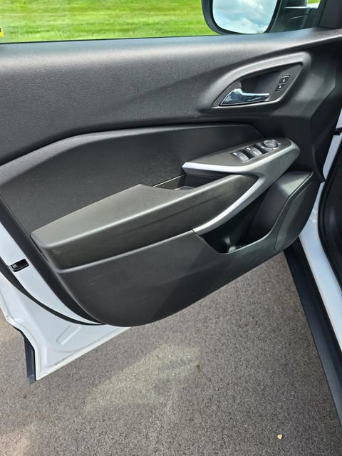 Used 2024 Chevrolet Trax RS w/ Sunroof Package FWD image 14
