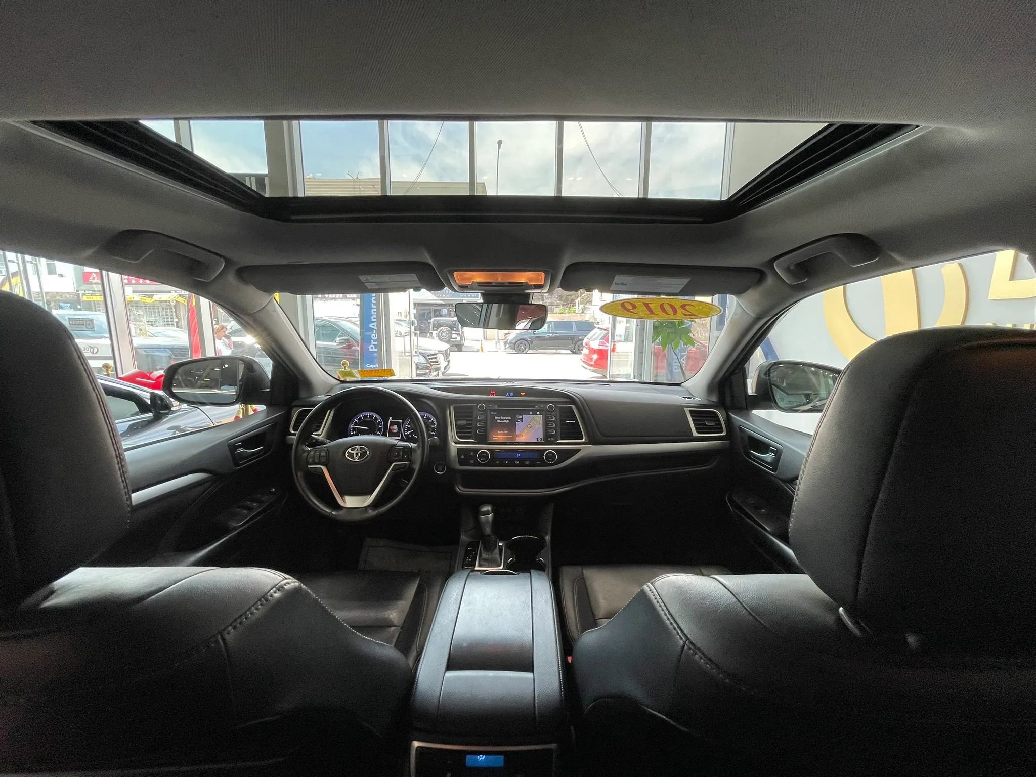 Used 2019 Toyota Highlander XLE AWD/4WD image 20