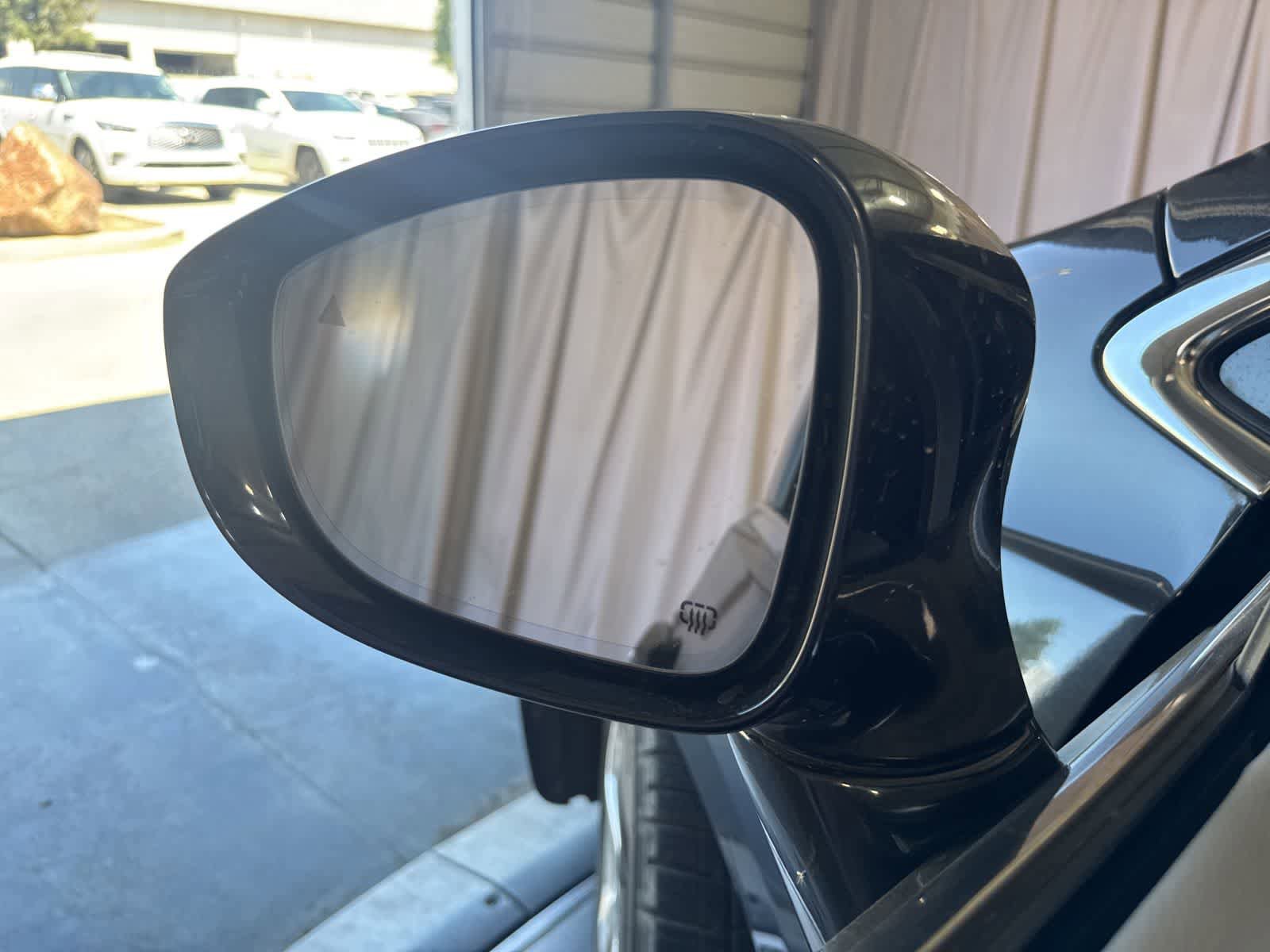 Used 2021 Chrysler Pacifica Limited w/ Uconnect Theater Family Group FWD image 15