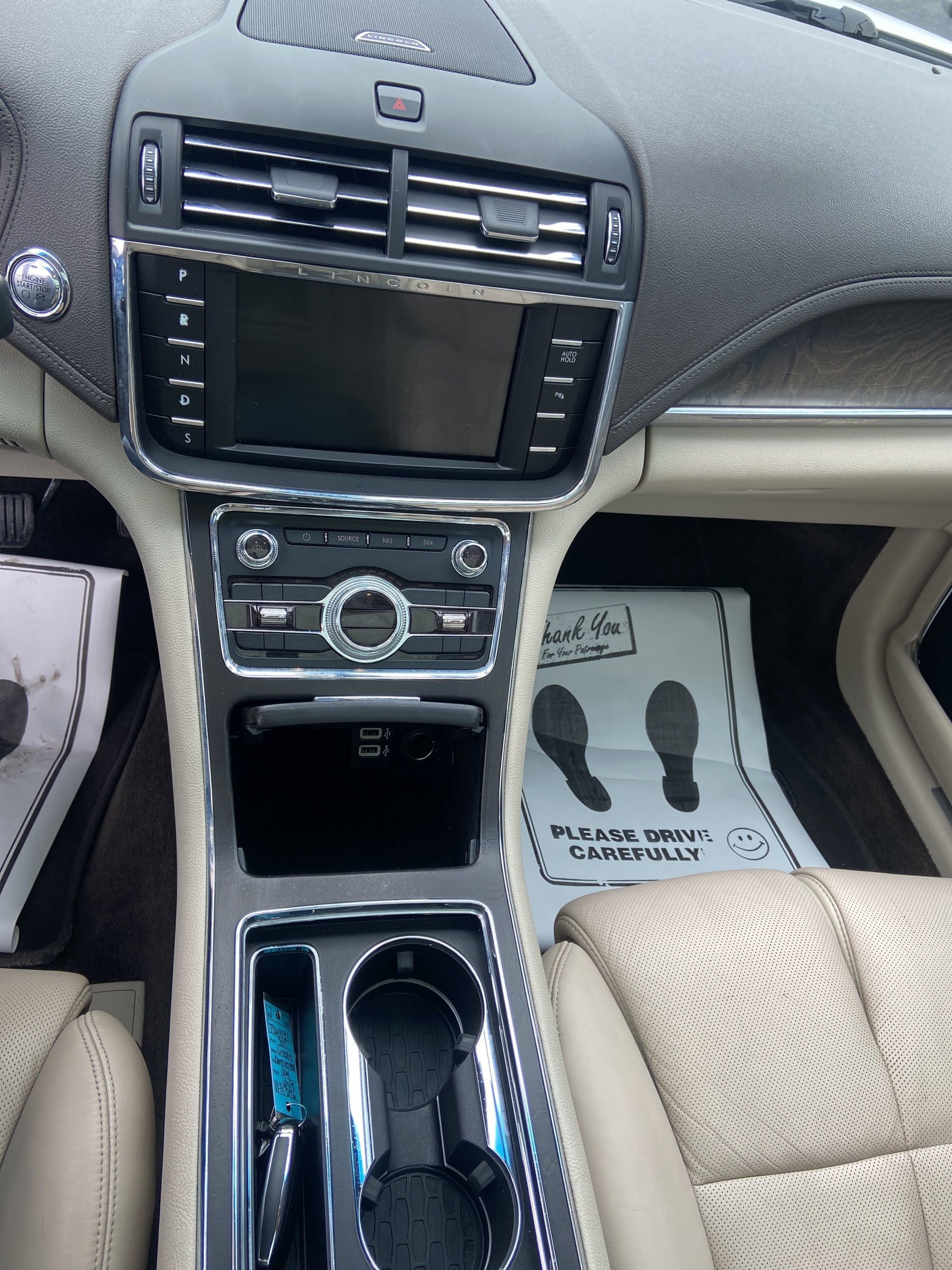 Used 2017 Lincoln Continental Select w/ Continental Climate Package image 21