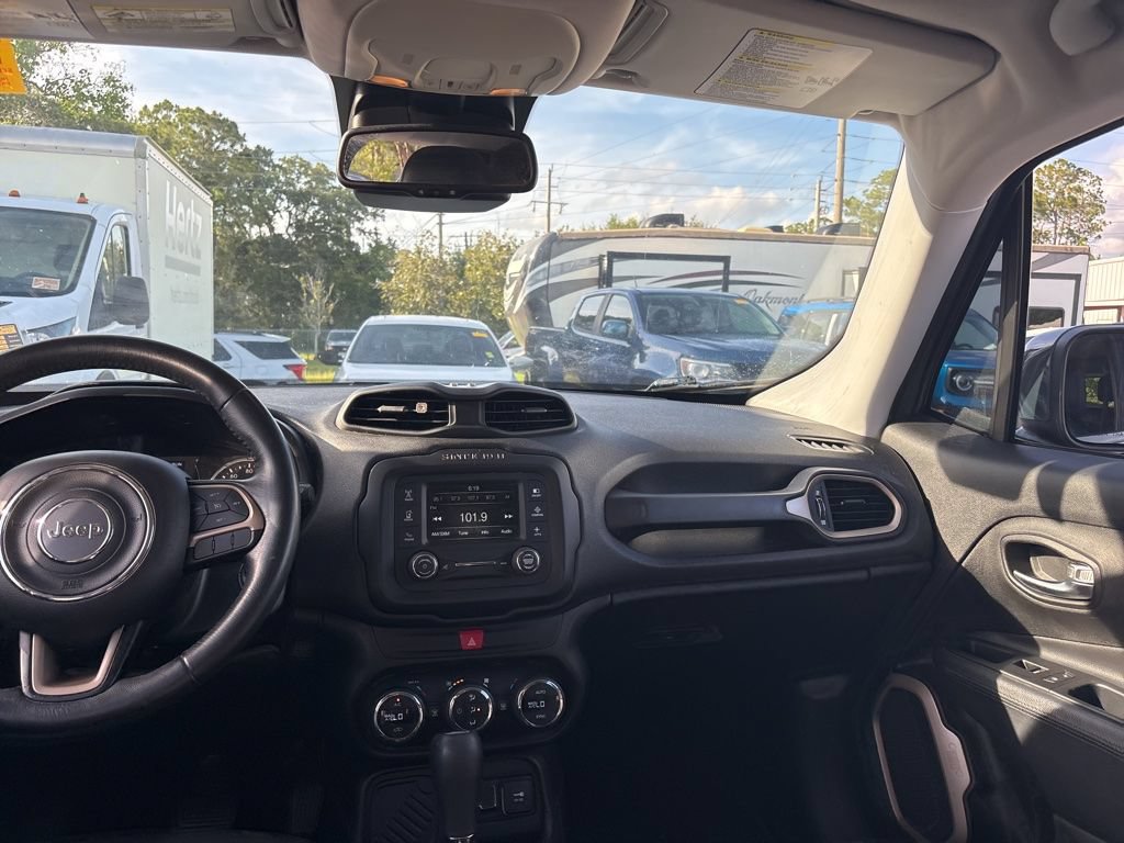 Used 2017 Jeep Renegade Latitude w/ Safety & Security Group FWD image 13