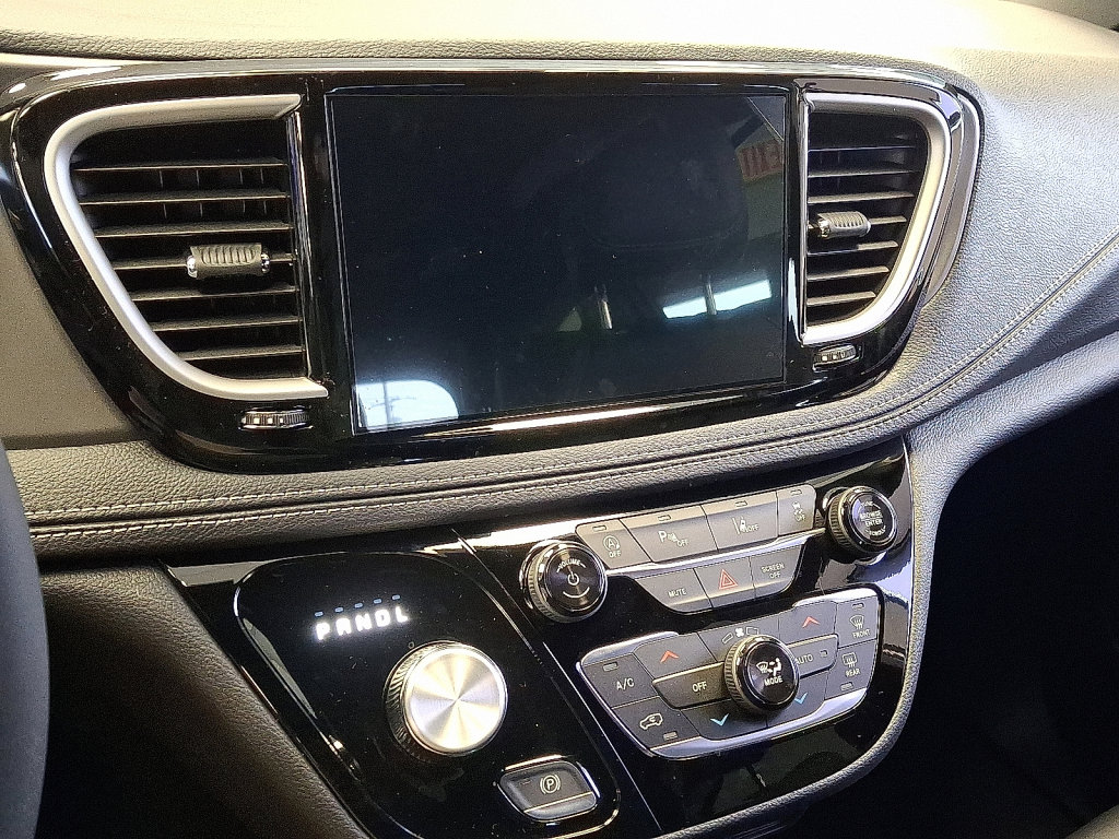 New 2026 Chrysler Pacifica Select image 18