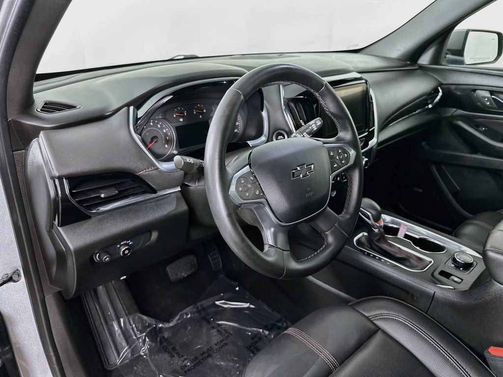 Used 2023 Chevrolet Traverse RS FWD image 14