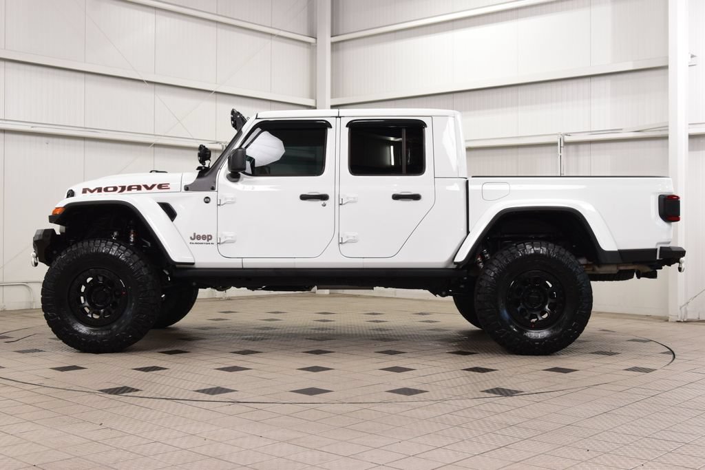 Used 2025 Jeep Gladiator Mojave AWD/4WD image 4