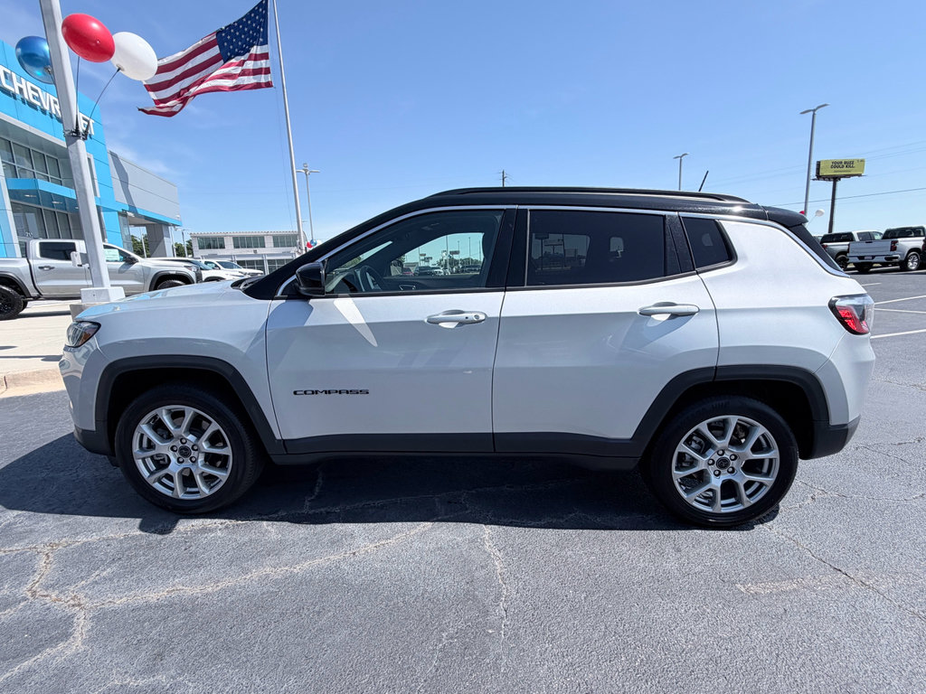 Used 2025 Jeep Compass Limited AWD/4WD image 5