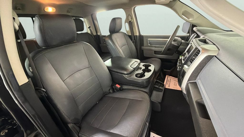 Used 2019 RAM 1500 Classic SLT AWD/4WD image 28