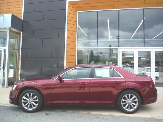 Certified 2018 Chrysler 300 Touring L image 2