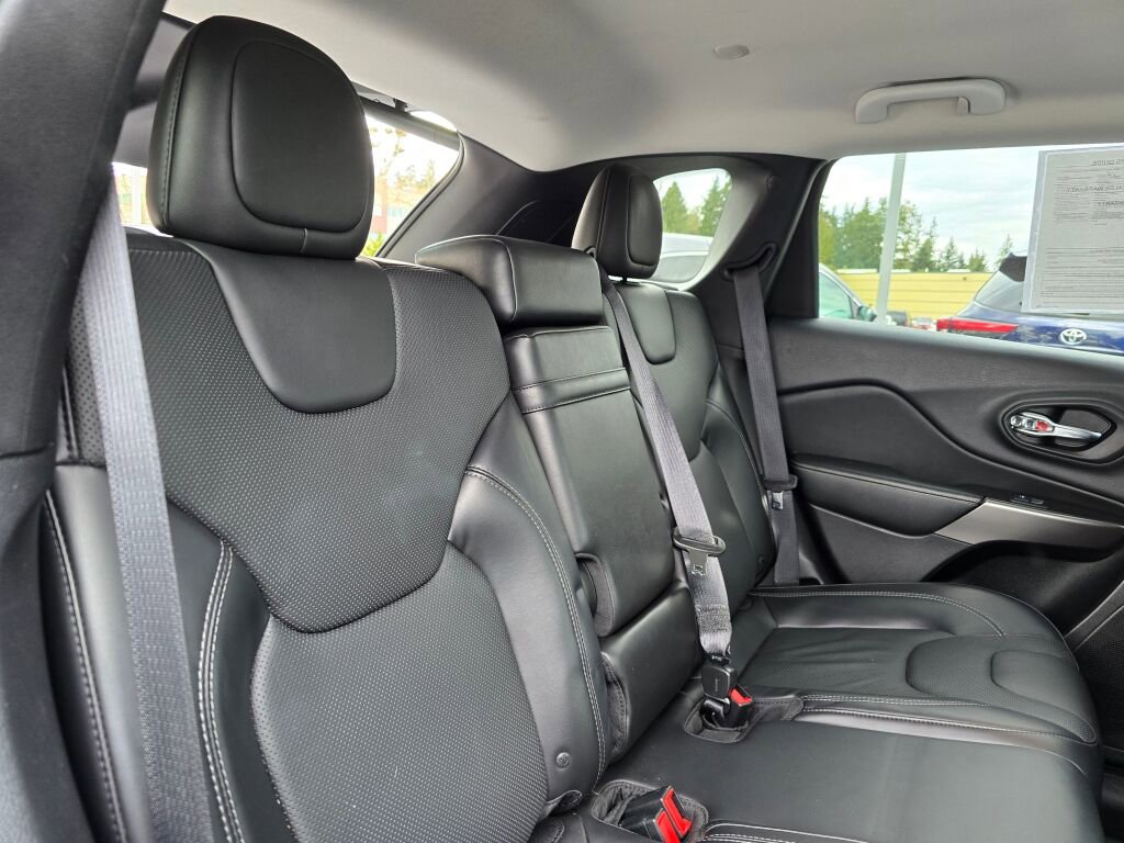 Used 2019 Jeep Cherokee Limited w/ Technology Group image 7