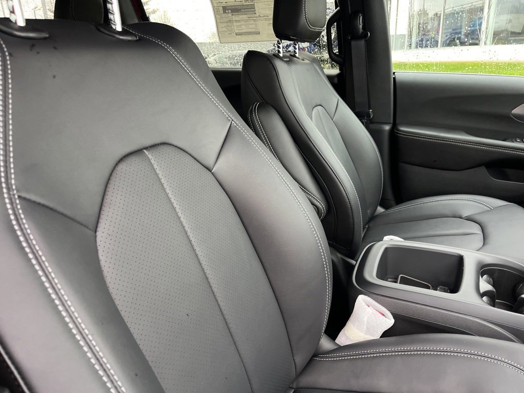 New 2026 Chrysler Pacifica Select image 39