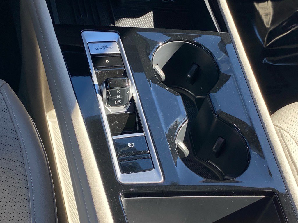 Certified 2025 Volkswagen Atlas SE image 9