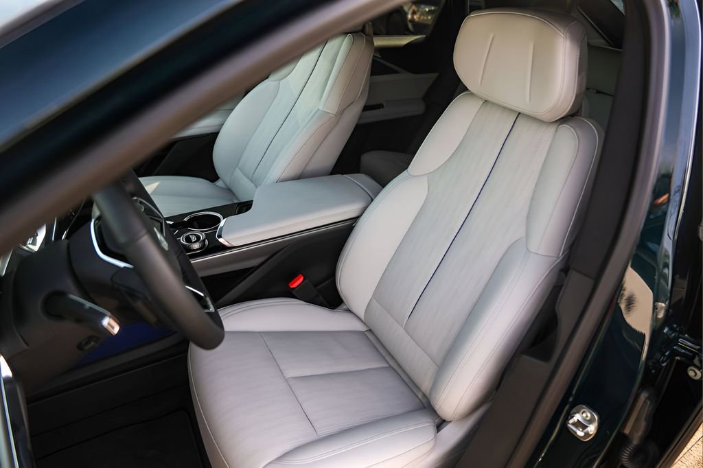 Certified 2024 Cadillac Lyriq Sport image 7