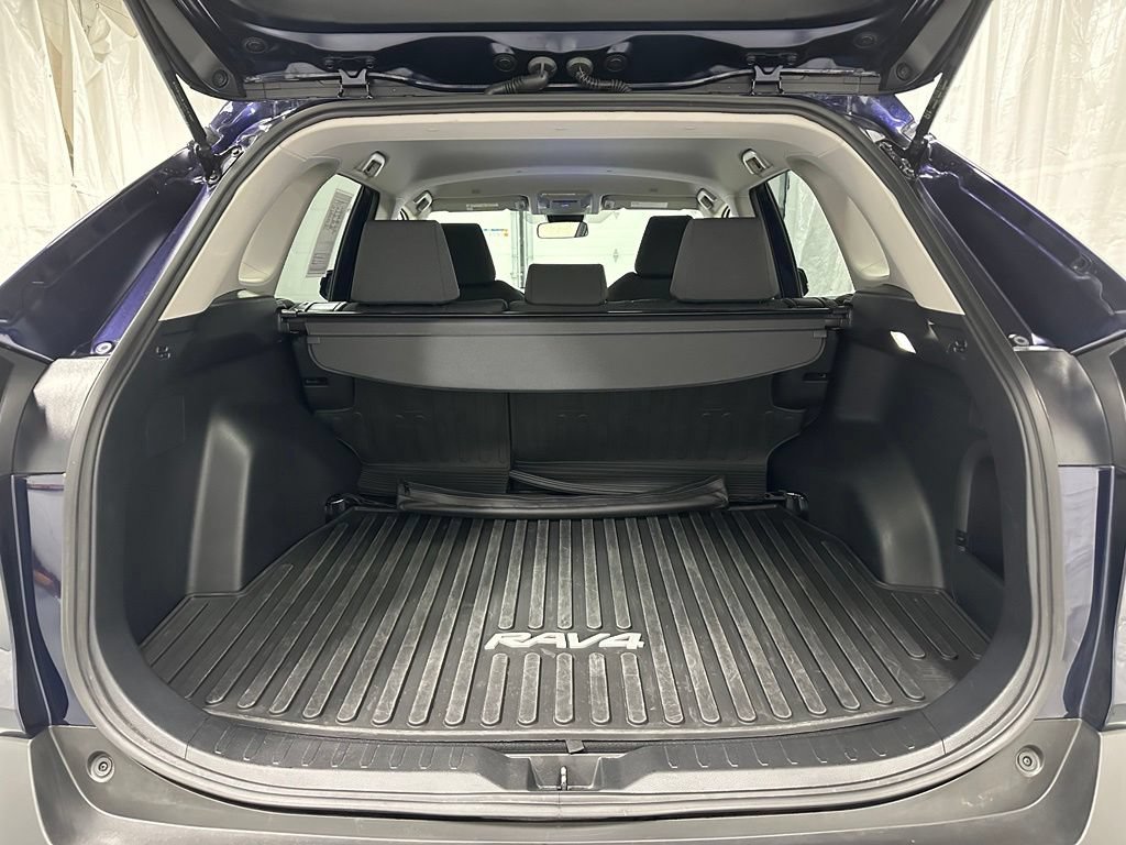 Used 2025 Toyota RAV4 XLE AWD/4WD image 49