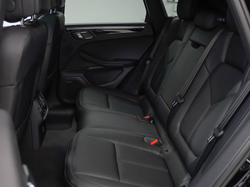 Certified 2026 Porsche Macan AWD/4WD image 19