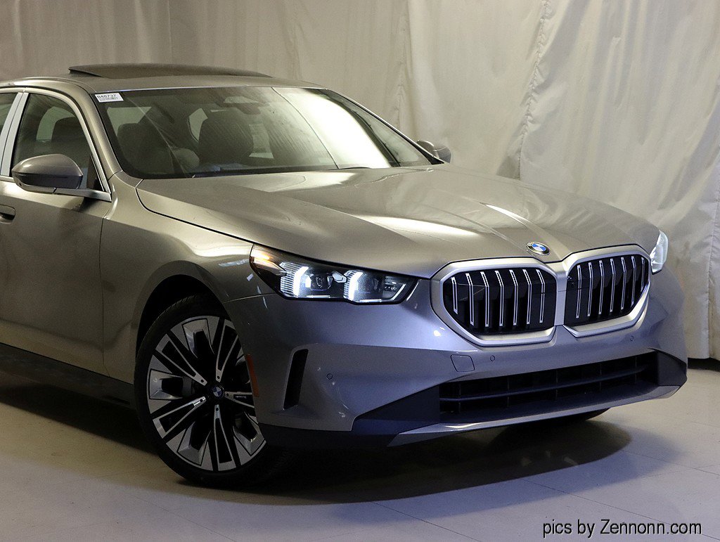 New 2026 BMW 530i xDrive w/ Premium Package image 2
