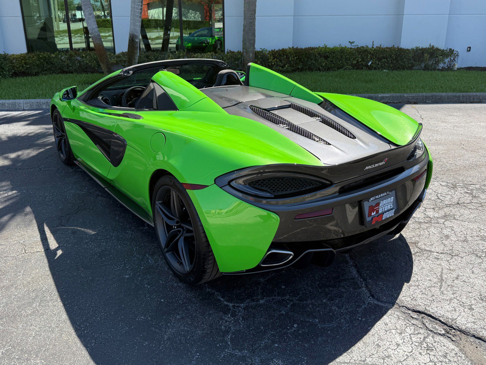 Used 2018 McLaren 570S Spider image 12