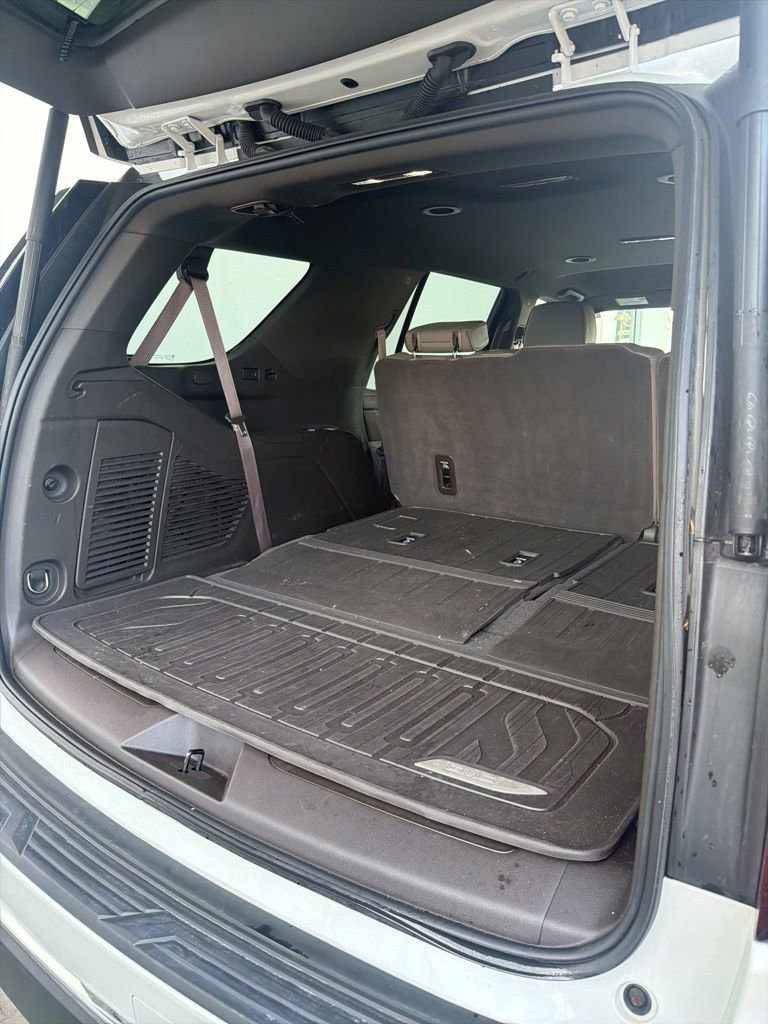 Used 2023 GMC Yukon SLT w/ SLT Luxury Package image 10