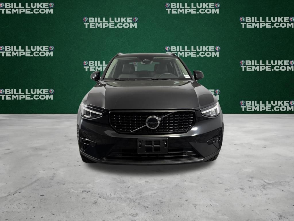 Used 2025 Volvo XC40 B5 Plus image 10