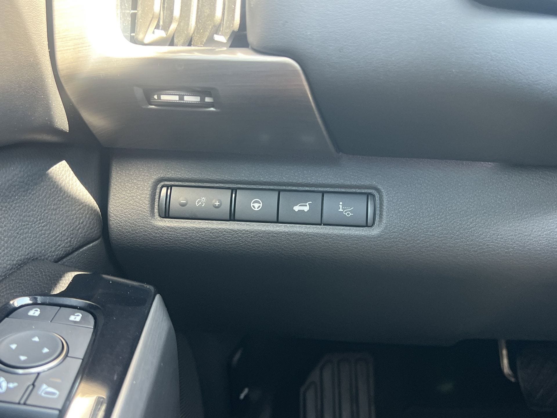 Certified 2025 Nissan Pathfinder Platinum FWD image 16