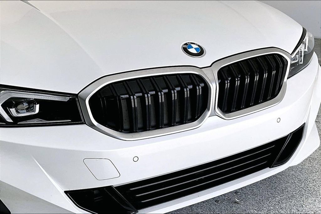 Used 2025 BMW 330i xDrive Sedan w/ Convenience Package AWD/4WD image 34
