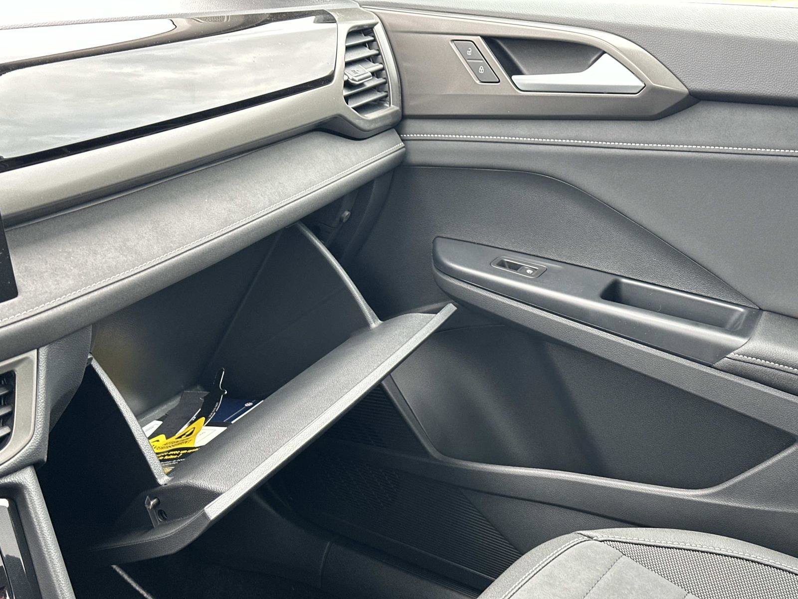 New 2026 Volkswagen Taos SE FWD image 33