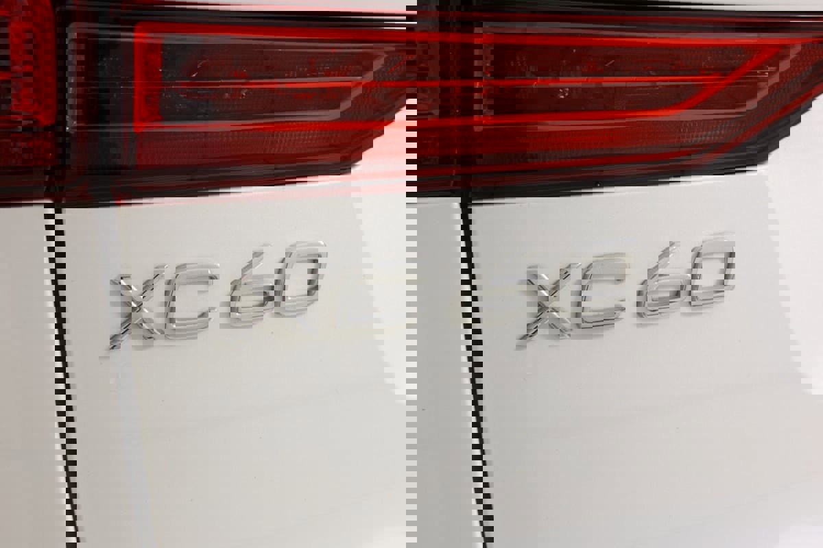Used 2024 Volvo XC60 T8 Core image 17