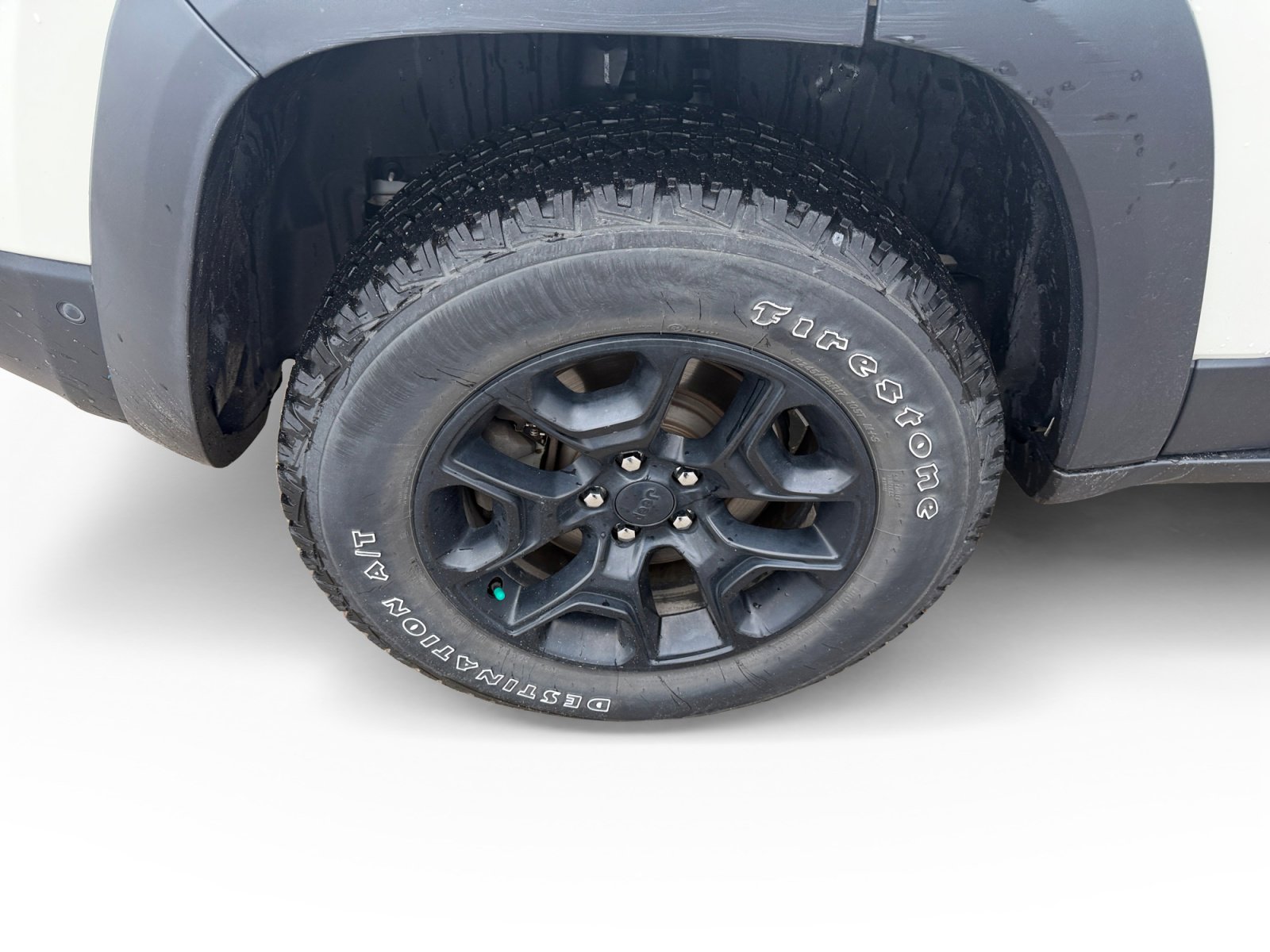 Used 2019 Jeep Cherokee Trailhawk image 16