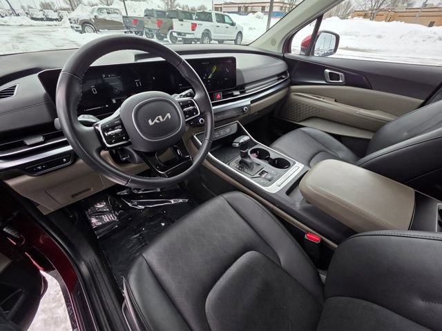Used 2025 Kia Carnival FWD image 18