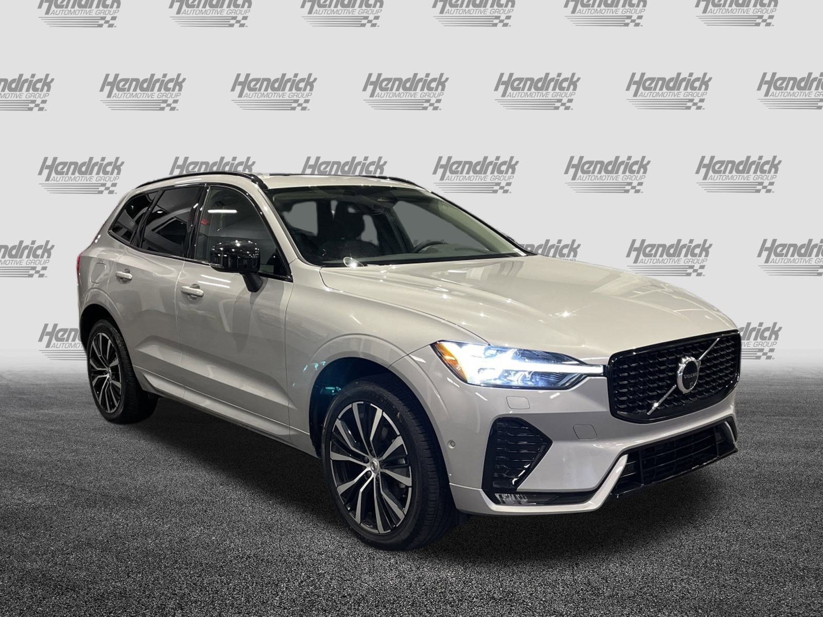 Used 2025 Volvo XC60 B5 Plus image 2