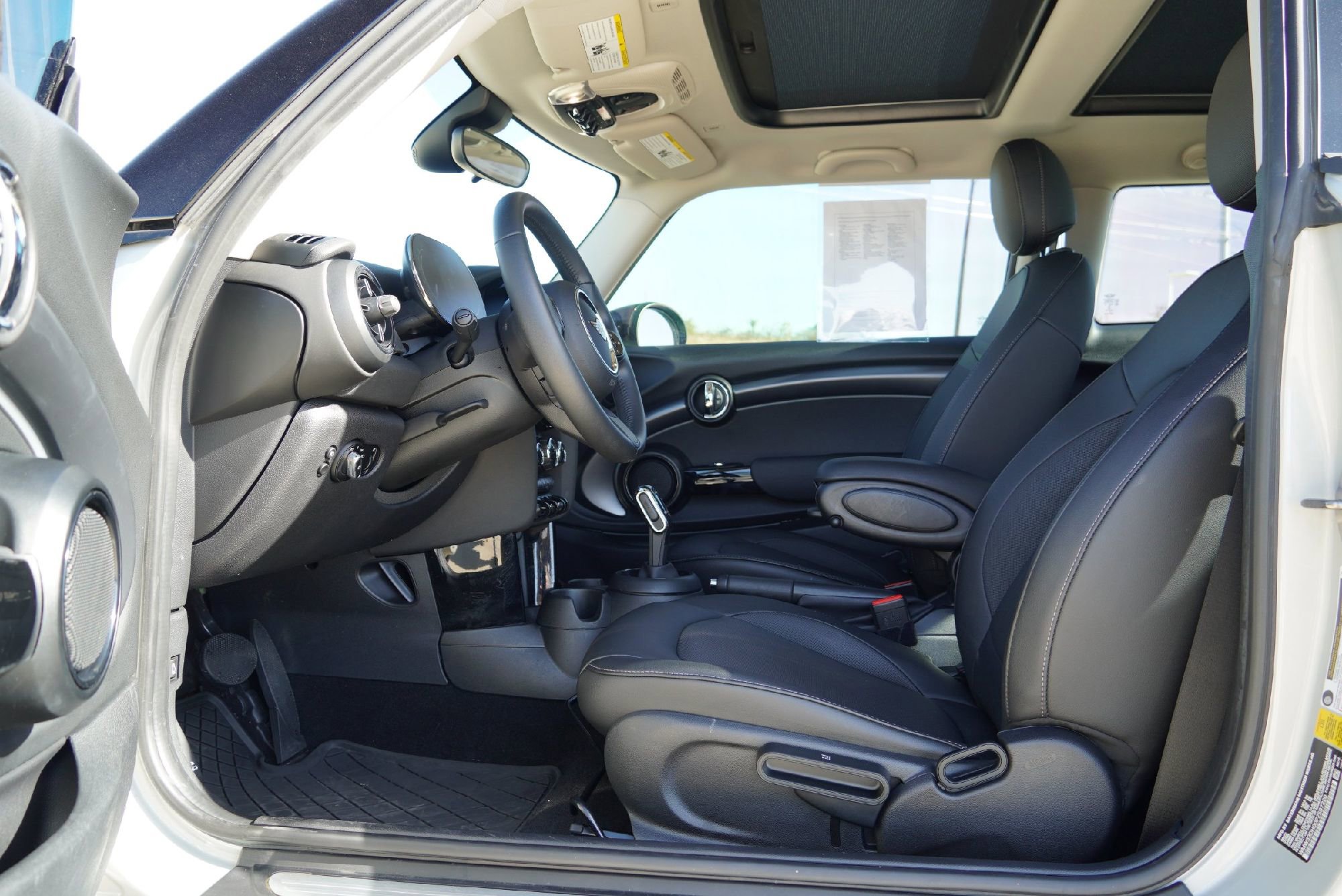 Used 2023 MINI Cooper 2-Door Hardtop image 25