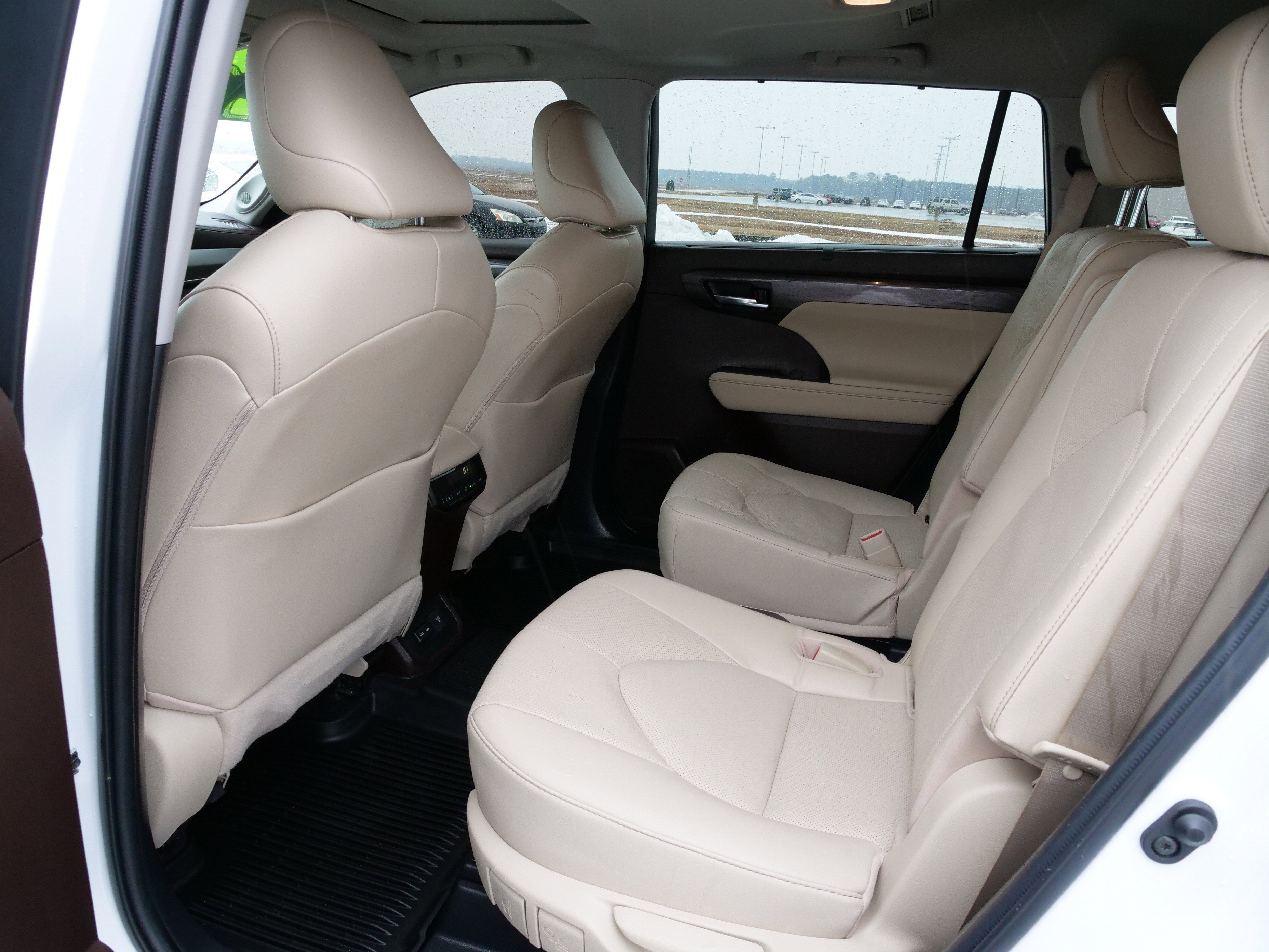 Used 2022 Toyota Highlander Limited image 17