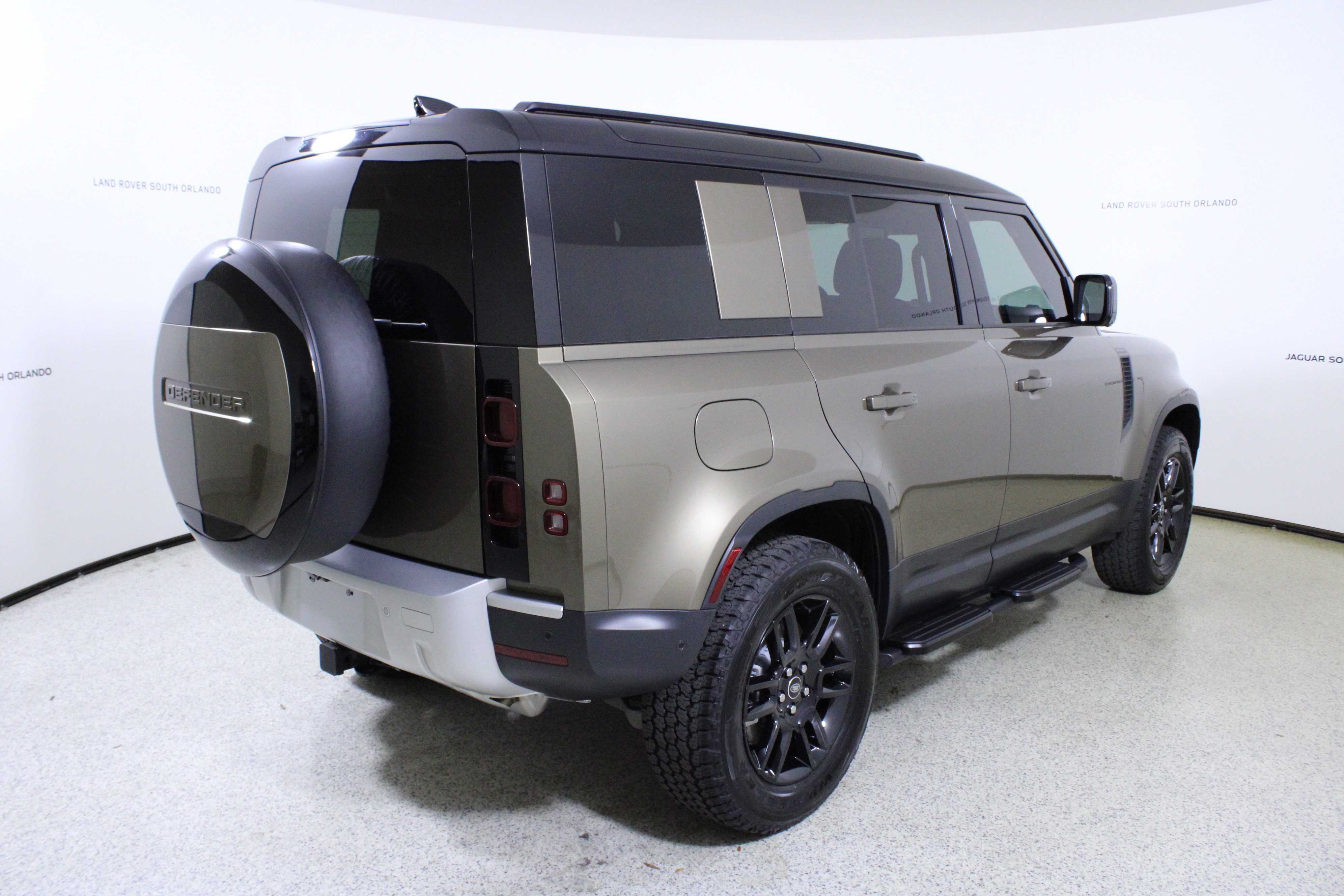 Used 2025 Land Rover Defender 110 S AWD/4WD image 7
